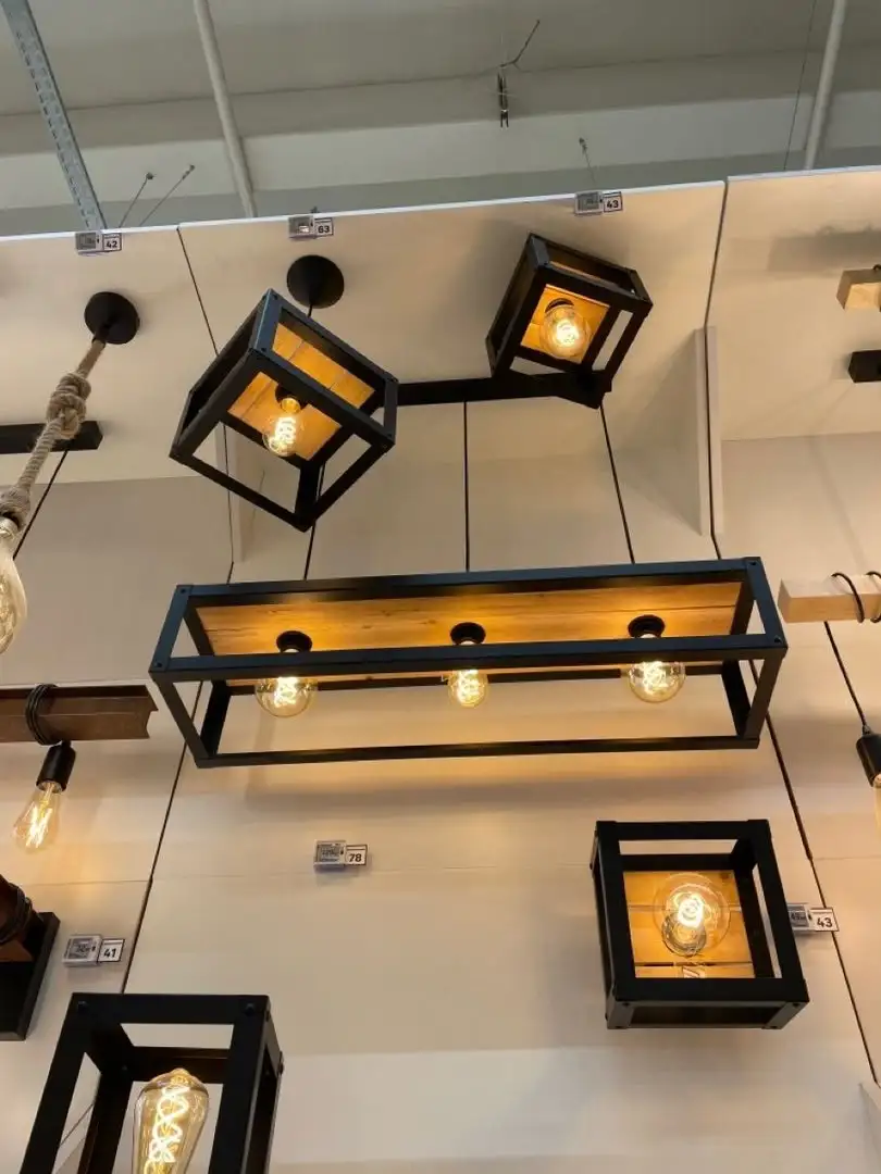Showroom de Luminarias Industriales